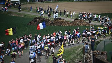 Neverjetno, koze pomagajo pripravljati traso znamenite kolesarske dirke #video
