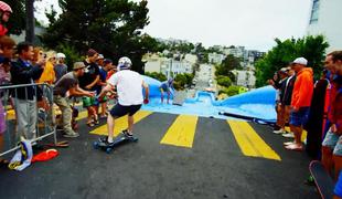 Ko se ulica v San Franciscu spremeni v tobogan (video)