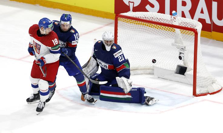  Jakub Flek je zadel za vodstvo Češke z 2:1. | Foto: Reuters