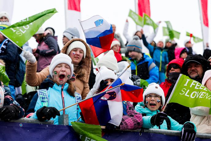 Planica, kvalifikacije | Več kot štiri tisoč otrok in njihovih spremljevalcev iz 98 šol in drugih organizacij bo dolino pod Poncami doživelo tudi letos, ko si bodo lahko ogledali kvalifikacije smučarskih skokov.  | Foto Aleš Fevžer