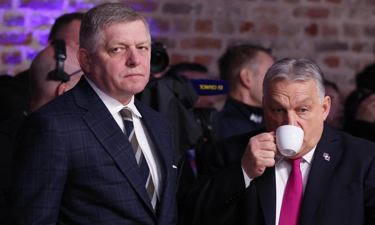 Slovaška tako kot Ukrajina madžarski manjšini ne dovoli dvojnega državljanstva, decembra pa je celo kriminalizirala kritiko povojnih Beneševih dekretov, ki so bili uperjeni tudi proti Madžarom. A ker je Orban Fica potreboval za zaveznika znotraj EU, si ni upal grajati Slovaške. | Foto: Guliverimage