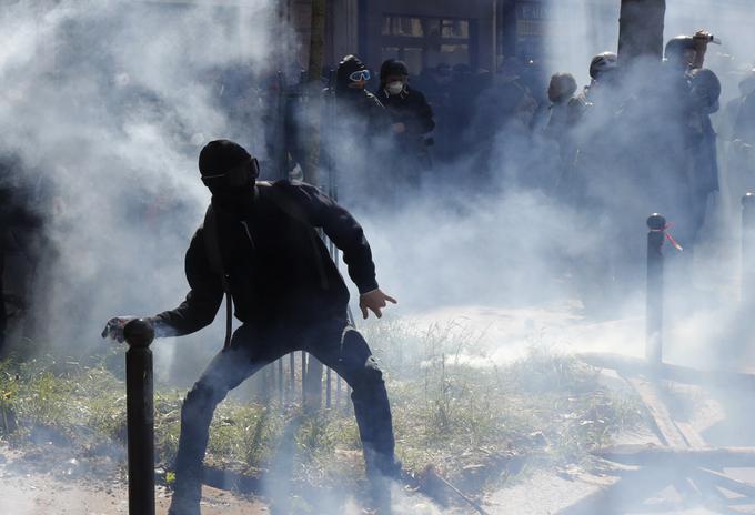 "Umaknite, umaknite delovno zakonodajo. Brez amandmajev. Brez pogajanj," so danes vzklikali francoski protestniki, ko so začeli protestni shod. | Foto: Reuters