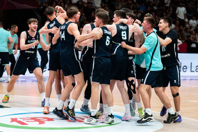 slovenska košarkarska reprezentanca U19 | Slovenci so v boju za bron premagali Novo Zelandijo in osvojili prvo kolajno za slovensko košarko v zgodovini svetovnih prvenstev. | Foto FIBA