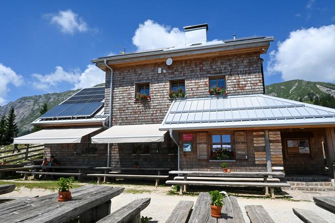Kofce Košuta Velike Kladivo | Dom na Kofcah išče novega oskrbnika oziroma oskrbniško ekipo. | Foto Matej Podgoršek