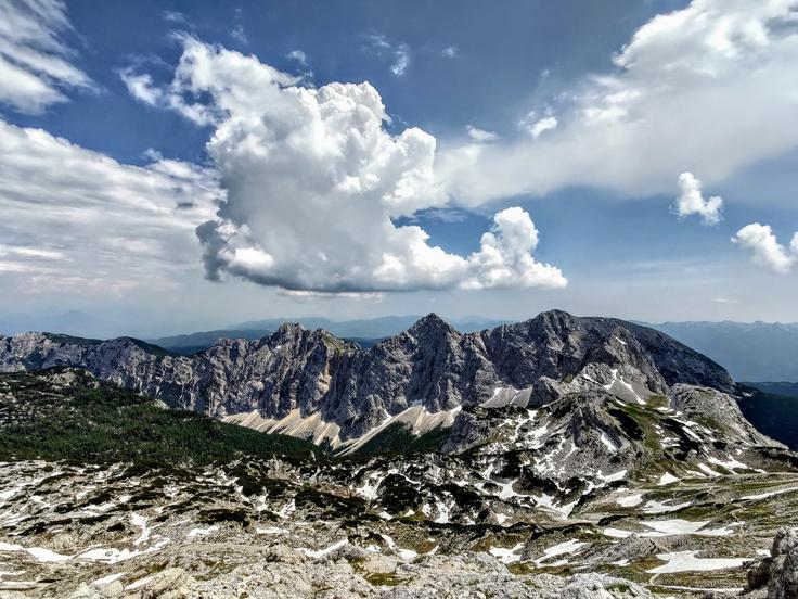 Danes bo večinoma sončno, popoldne je v Alpah mogoča kakšna ploha. | Foto: Shutterstock