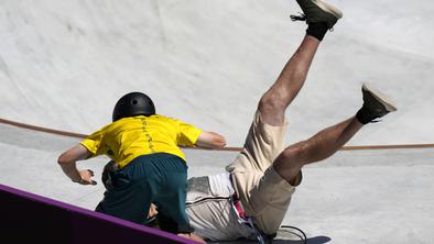 Sedemnajstletni rolkar na olimpijski tekmi zbil snemalca #video