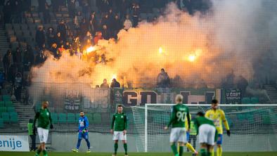 Olimpija prva, ki mora zaradi navijačev letos seči v žep