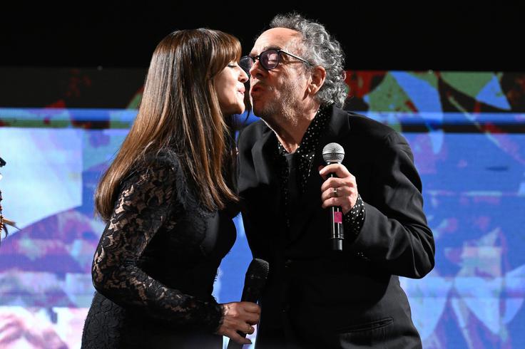 Monica Bellucci in Tim Burton junija letos na odru filmskega festivala v Taormini | Foto: Profimedia