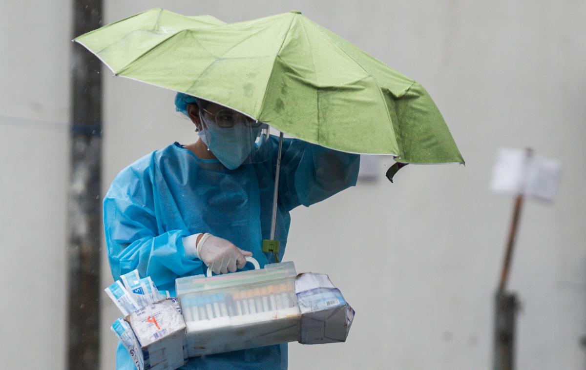 Medicinska oprema | Katere ugodnosti prinaša novi protikoronski paket in kdo je do njih upravičen? | Foto Reuters