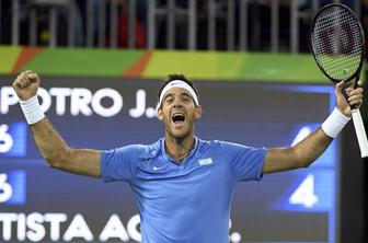 Del Potro izločil Nadala in se zavihtel v finale