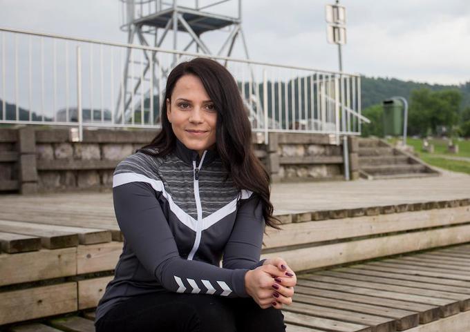 Kotnikova ob Velenjskem jezeru leta 2018 med intervjujem za bralce Sportala.  | Foto: Urban Urbanc/Sportida