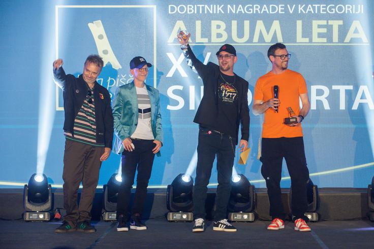 Siddharta je v zrak dvignila zlato piščal za album leta X. | Foto: Tadej Majhenič