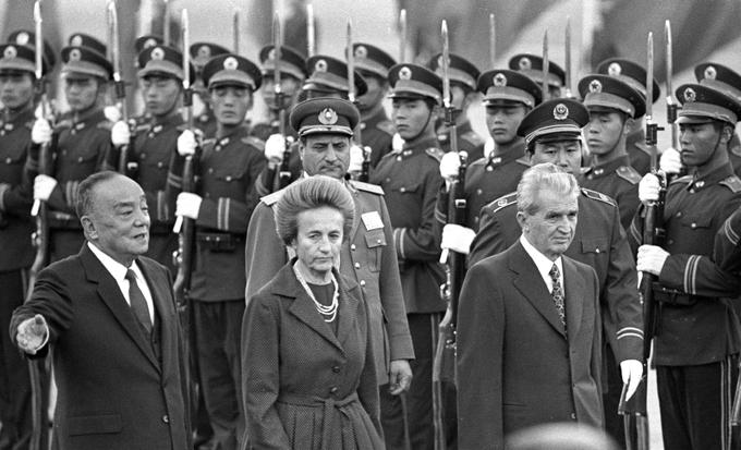 Nicolae in Elena Ceausescu na obisku na Kitajskem oktobra 1989. | Foto: Reuters