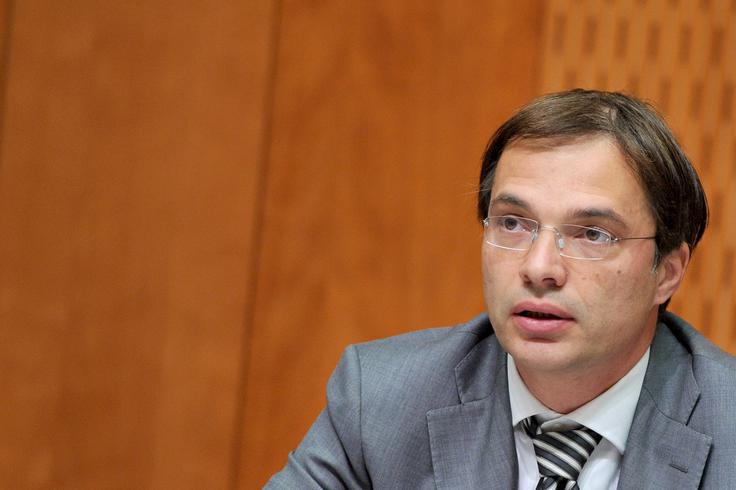 "Že večkrat sem javno izrazil nestrinjanje z določenimi potezami in odločitvami guvernerja Jazbeca," je dejal Marko Pogačnik. | Foto: STA ,