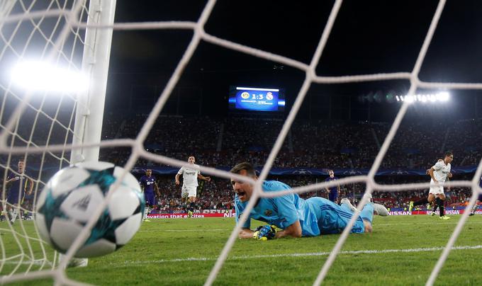 Jasmin Handanović je trikrat zagledal žogo v mreži za svojim hrbtom. | Foto: Reuters