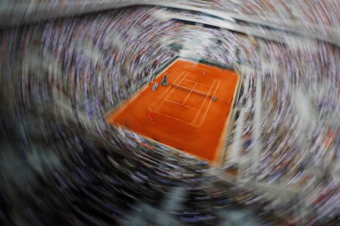 Roland Garros splošna | Organizatorji Roland Garrosa so sporočili, da je ena teniška igralka, ki bi morala nastopiti v ženskih kvalifikacijah, oddala pozitiven izvid na novi koronavirus. | Foto Reuters