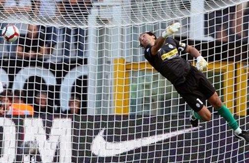 Buffon decembra na operacijo kolena