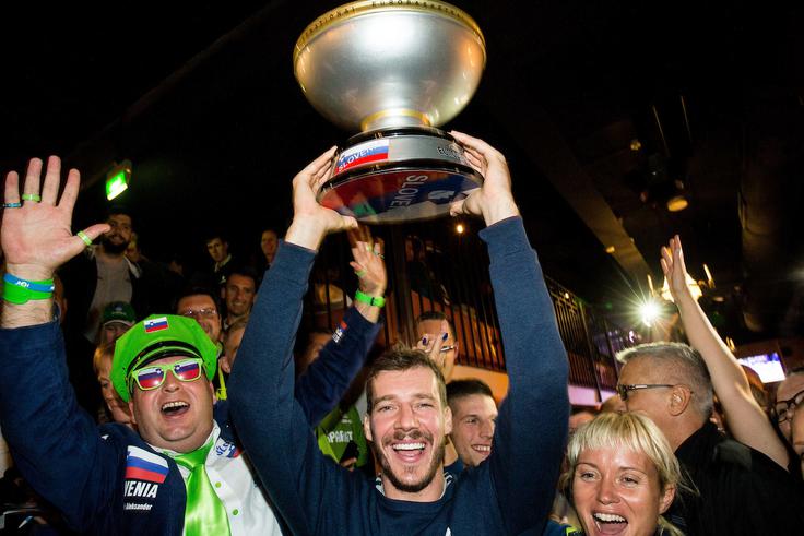 Danes zvečer bi rad dvignil v zrak pravi pokal, ki ga bo prejela najboljša reprezentanca evropskega prvenstva. | Foto: Vid Ponikvar