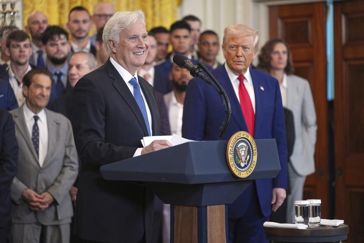 Mark Walter z ekipo Los Angeles Dodgers pri predsedniku Trumpu ob osvojitvi naslova v bejzbolski ligi MLB  | Foto: Guliverimage