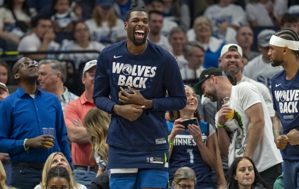 Minnesota Golden State | Minnesota je zlahka vrnila udarec oslabljenemu Golden Statu. Tako se je zmage za 1:1 veselil Naz Reid. | Foto Reuters