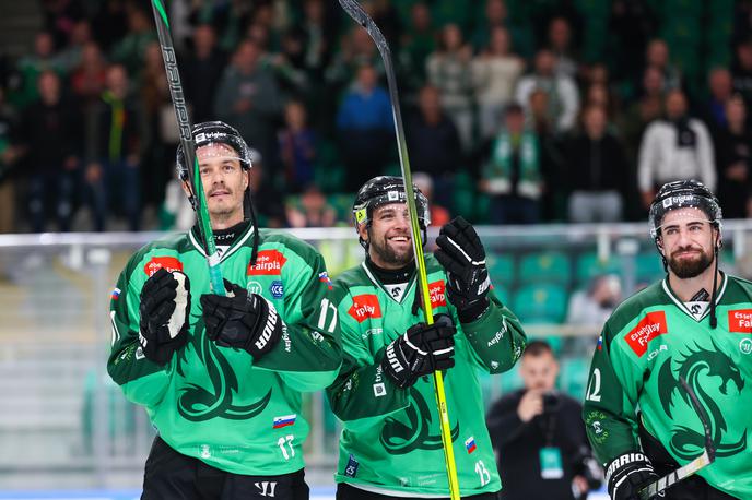 HK Olimpija Ljubljana, Žiga Pavlin | Navijači Olimpije so se danes v Tivoliju veselili še četrte zmage zmajev v ligi ICE. | Foto www.alesfevzer.com