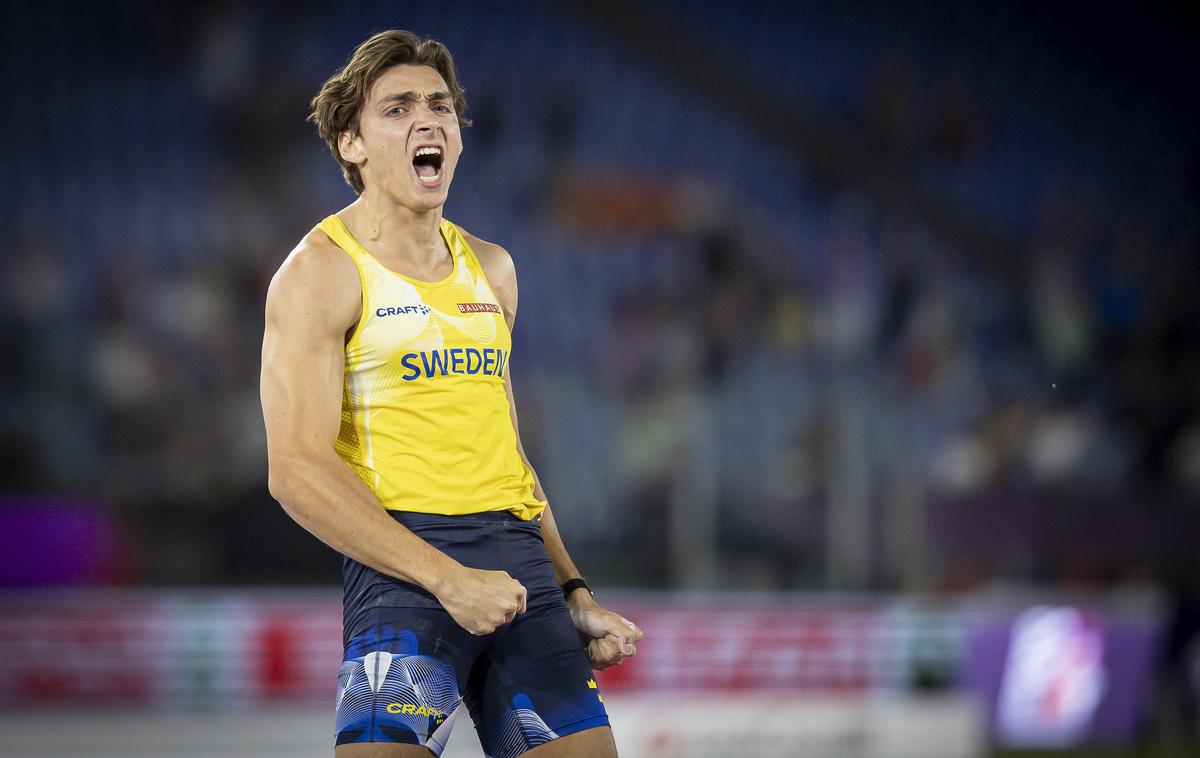 Armand Duplantis | Armand Duplantis je zmagal v skoku s palico z rekordom prvenstev 6,10 metra.  | Foto Reuters