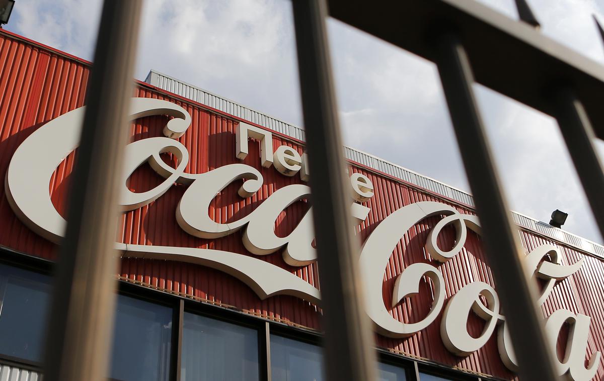 Coca-Cola Moskva | Ekipa z univerze Yale, ki spremlja poslovanje tujih podjetij v Rusiji, je sporočila, da se jih je iz Rusije po invaziji na Ukrajino umaknilo okoli 250. Bojkot so povezali z velikim umikom korporacij iz Južne Afrike v osemdesetih letih prejšnjega stoletja v obdobju apartheida. | Foto Reuters