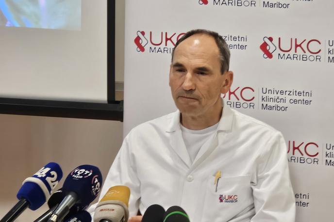 Otorinolaringolog Janez Rebol | "Pacienti bodo lahko prejemali nove ali izboljšane funkcije neposredno prek nadgradnje programske opreme v svojem vsadku, kar zagotavlja dolgoročno prilagodljivost in napreden razvoj poslušanja," je dejal Rebol. | Foto Gregor Mlakar/STA