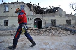 Slovenska karitas pomagala zagotoviti več kot 30 bivalnih zabojnikov za žrtve potresa