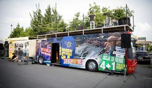 Vas lahko avtobus navduši za poletni festival Schengenfest?
