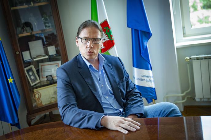 Marko Jug | Izkušeni travmatolog Jug se je na čelo bolnišnice zavihtel septembra 2022, sprva kot vršilec dolžnosti, nato pa januarja 2023 kot generalni direktor s polnim mandatom. | Foto Ana Kovač