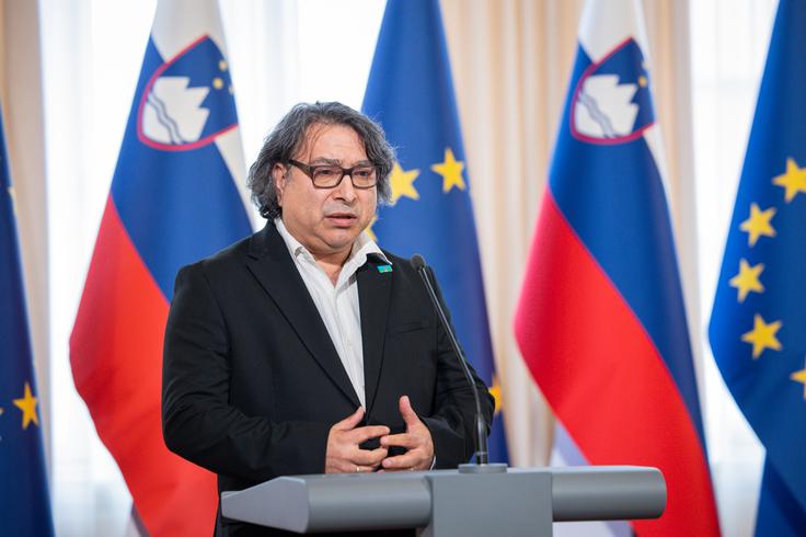 Predsednik Zveze Romov Slovenije in predsednik Sveta romske skupnosti Jožek Horvat Muc se strinja s sprejetjem ukrepov, ki preprečujejo kriminal in dejanja, zaradi katerih je sploh prišlo do zakona. | Foto: STA