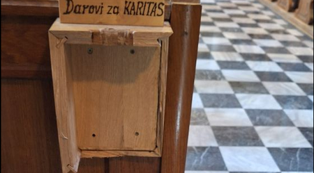 Vlomili v cerkev priljubljenega duhovnika