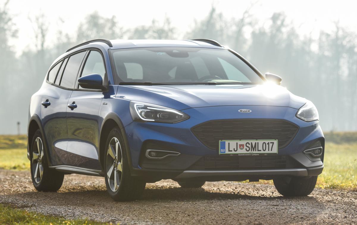 Ford focus | Ford je focusu namenil nekaj sprememb. Slovenski avto leta 2019 je dobil blago hibridni bencinski motor, ki zamenjuje 1,5-litrskega in prinaša malenkost manjšo porabo in emisije. | Foto Gašper Pirman