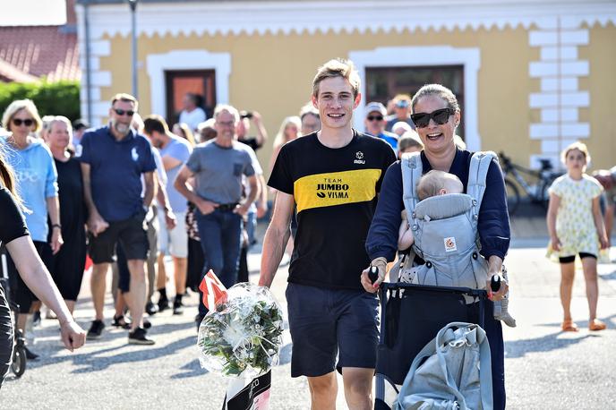 Jonas Vingegaard družina | Družina Vingegaard Hansen ima novega člana. Hčerka Frida je dobila bratca. Fotografija je iz leta 2021.  | Foto Reuters