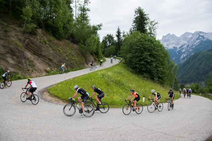 Udeleženci maratona Alpe morajo premagati 130 kilometrov in dva tisoč višinskih metrov. | Foto: 