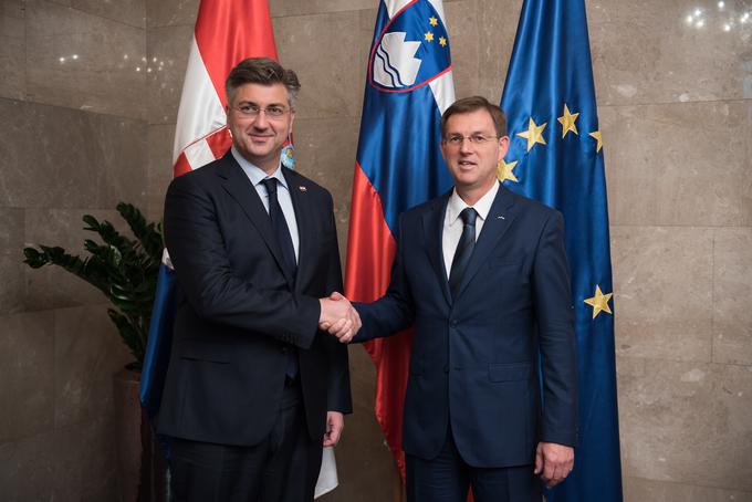Predsednik vlade Miro Cerar se bo danes sestal s hrvaškim kolegom Andrejem Plenkovićem. | Foto: STA ,