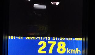 Najvišjo dovoljeno hitrost prekoračil za 168 kilometrov na uro