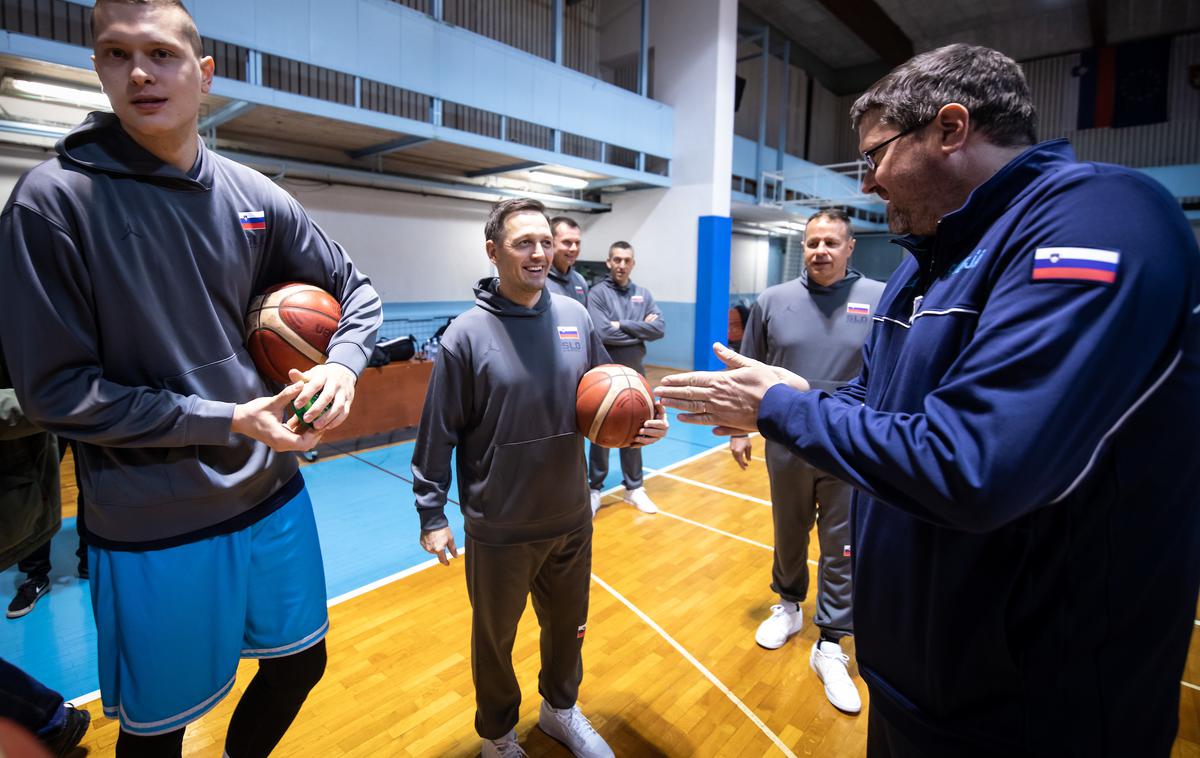 trening slovenska košarkarska reprezentanca Aleksander Sekulić | Aleksander Sekulić lahko danes slovensko izbrano vrsto popelje do vozovnice za SP. Slovenci so do zdaj trikrat nastopili na svetovnih prvenstvih. | Foto Vid Ponikvar/Sportida