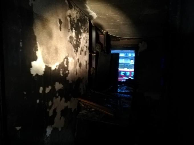 Posledice požara v večstanovanjskem bloku na Bledu | Foto: Facebook