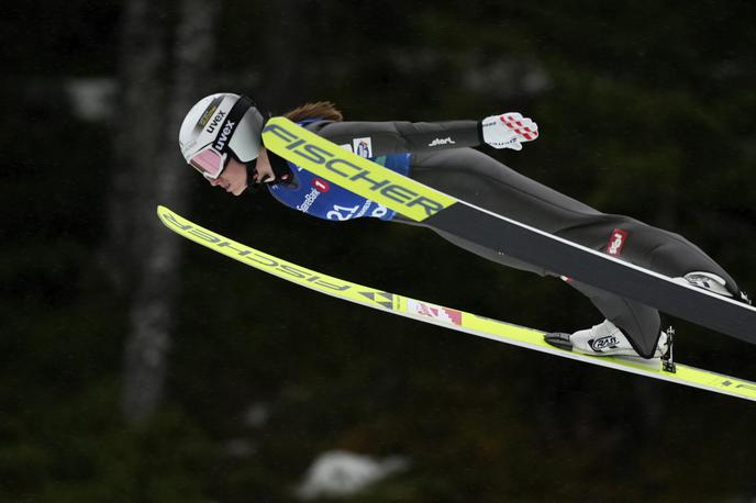 Lisa Hirner | Nordijska kombinatorka Lisa Hirner bo konec tedna nastopila na tekmi svetovnega pokala v smučarskih skokih. Bi si tako lahko priigrala olimpijsko vozovnico? | Foto Guliverimage