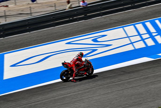 V meki španskega motociklizma s prvega štartnega mesta Italijan