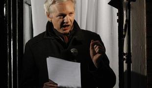Švedski nalog za aretacijo Assangea še velja