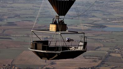 Noro početje na balonu visoko v zraku #video