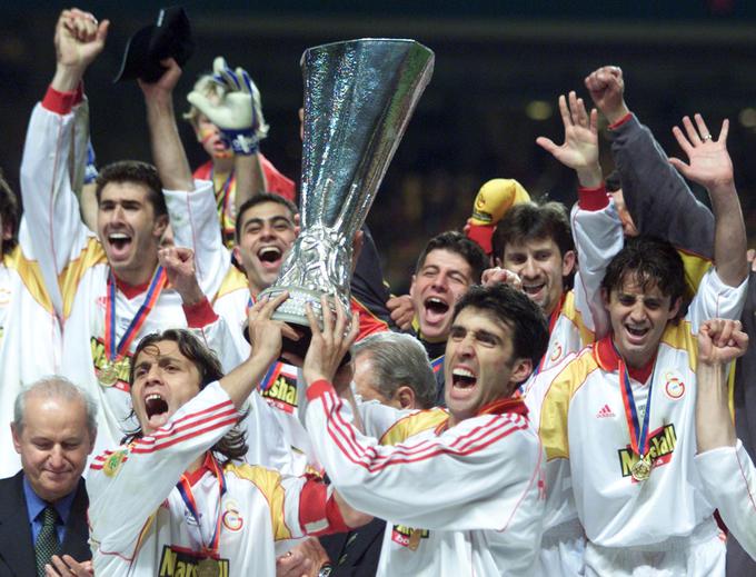 Z Galatasarayem je leta 2000 osvojil pokal Uefa. | Foto: Reuters