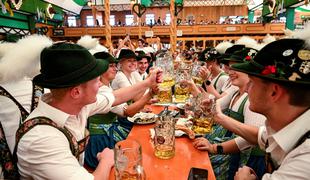 Bes zaradi cen na Oktoberfestu: to je nastanitev za 65 evrov na noč #video