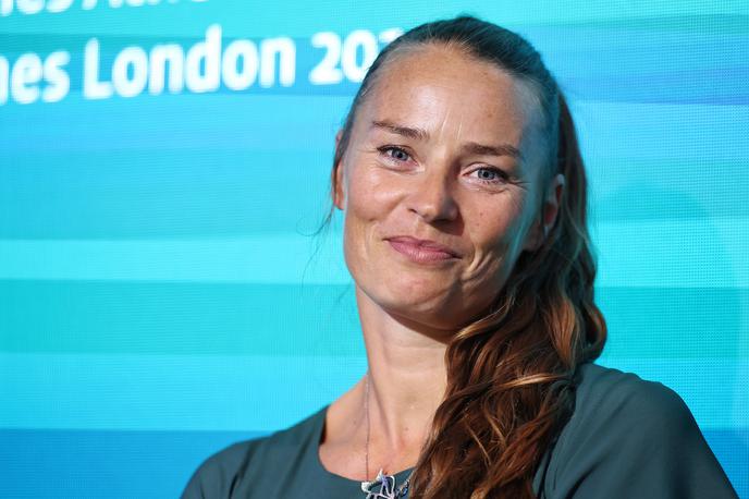 Tina Maze | Tina Maze je z oboževalci in sledilci delila fotografijo iz najstniških dni. | Foto Aleš Fevžer