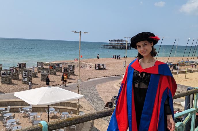 Maruša Levstek, Anglija, Prek meja | Na podelitvi doktorata v obmorskem Brightonu | Foto osebni arhiv