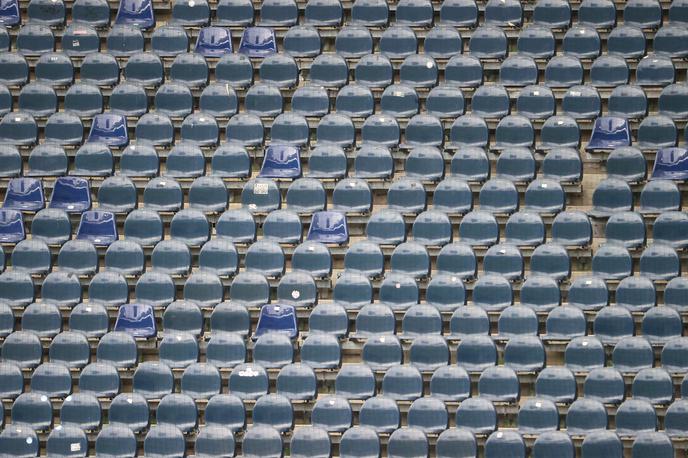 prazen stadion | Nemški nogometaši bodo finale domačega pokala 13. maja odigrali pred praznimi tribunami.  | Foto Guliverimage