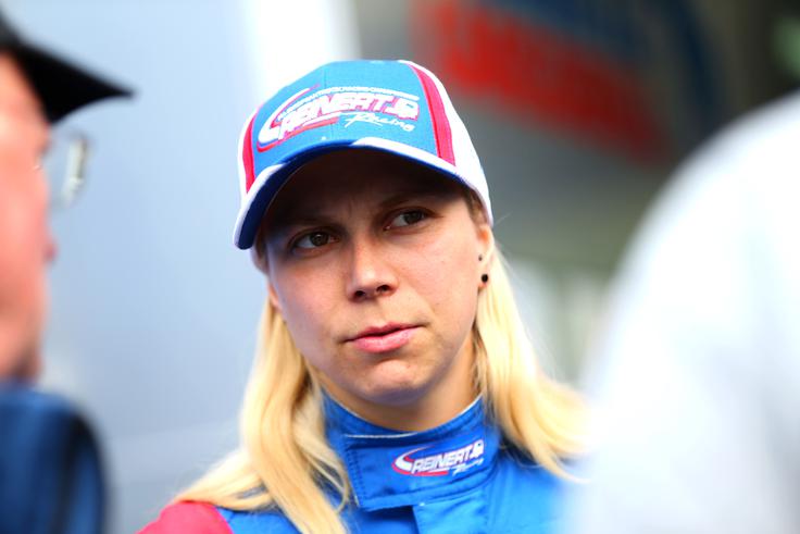 Štrene v evropskem prvenstvu meša tudi 32-letna Stephanie Halm, ki je z MAN-ovim tovornjakom včeraj na kvalifikacijah in na prvi dirki osvojila celo drugo mesto. | Foto: Gregor Pavšič